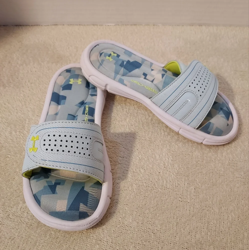 UA Girl's cushioned slides blue/green/white size 2Y